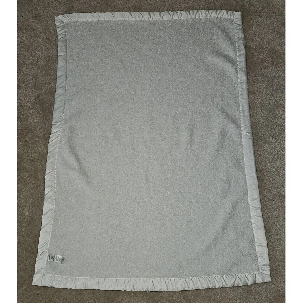 Carter's Bundle of Love White Fleece Baby Blanket Satin Trim 28x39